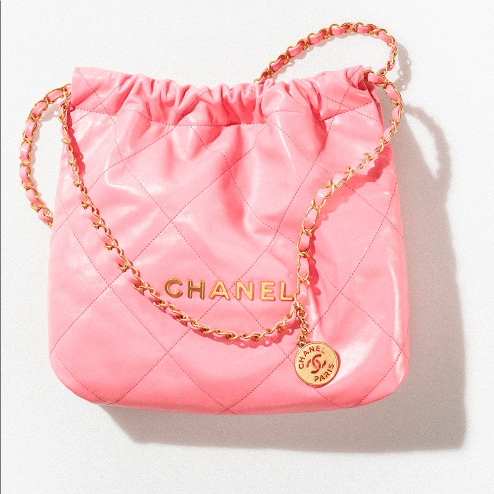 NWT CHANEL 22 Bag Coral Pink 22 GHW Calfskin Small